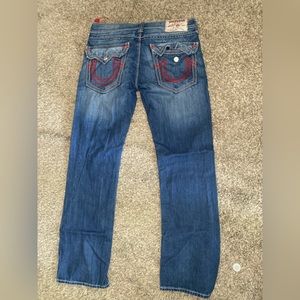 Men’s True Religion Jeans Medium Denim with Red and White stitching  Size 33